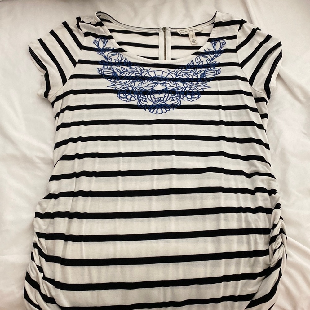 Jessica Simpson maternity top